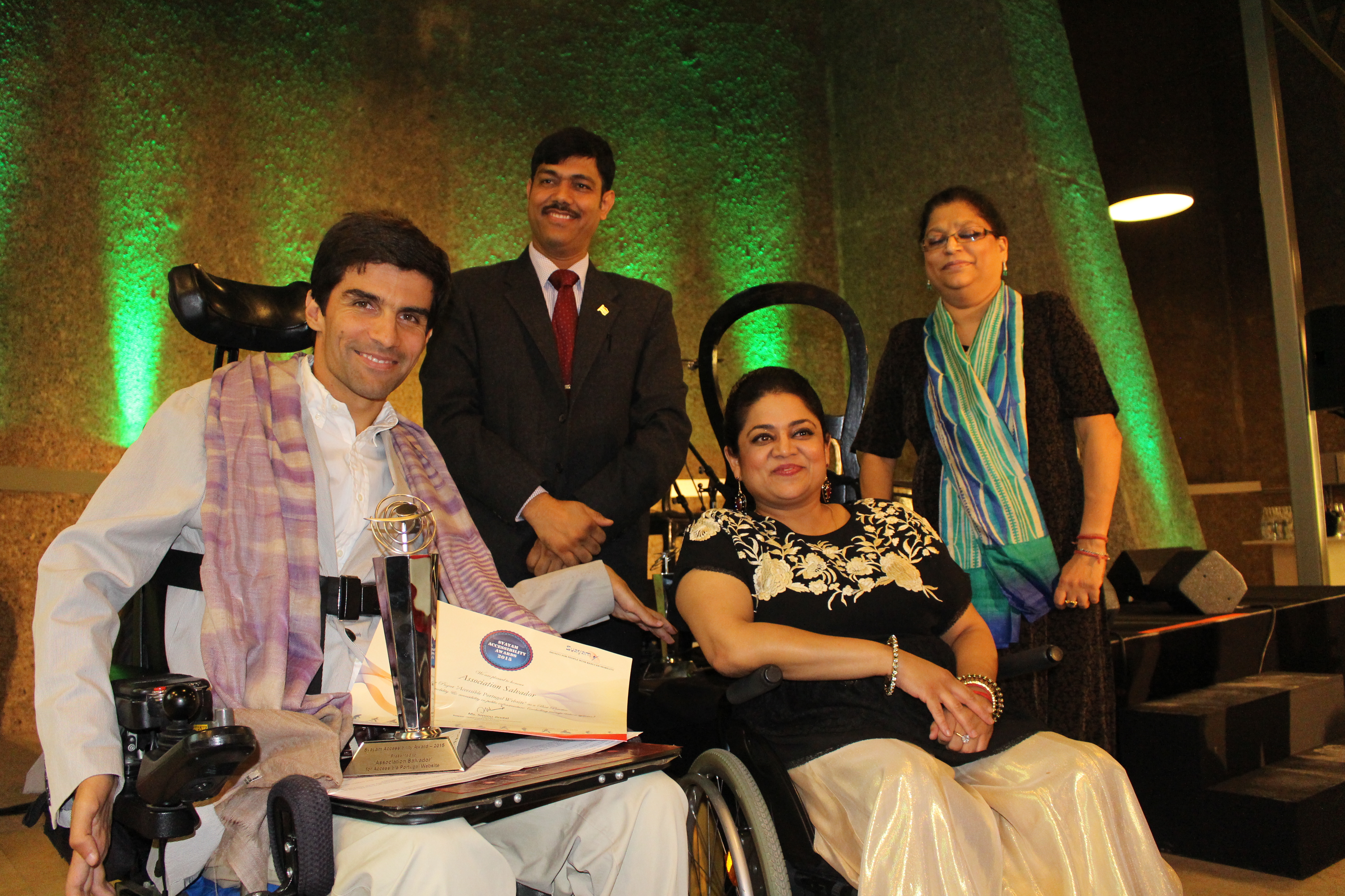 Mr. Salvador Mendes de Almeida, Founder- Association Salvador receiving Svayam Accessibility Award 2015 from Ms. Sminu Jindal, Founder- Svayam 