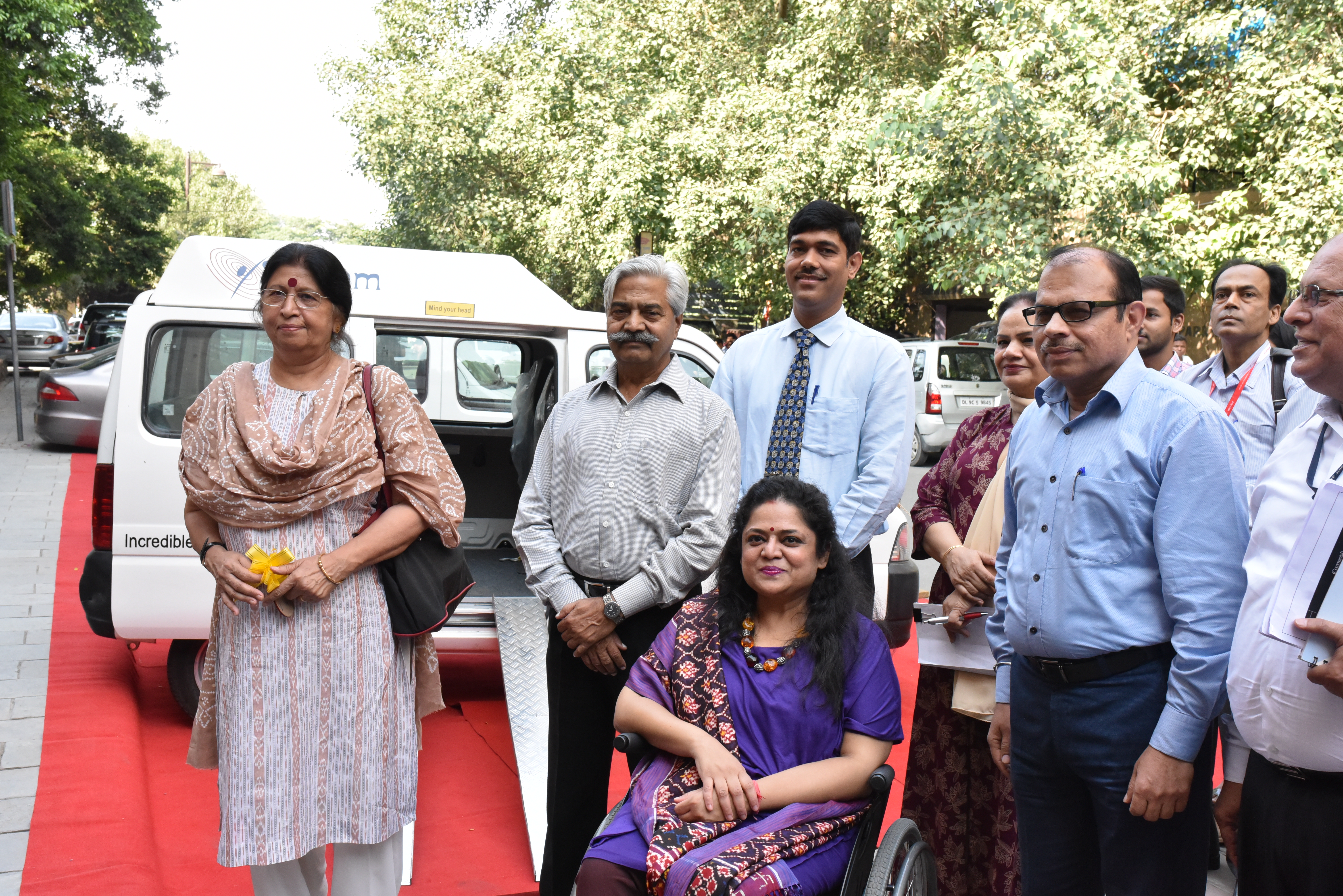 Dr. Shanti Aulack, Founder President, Muskaan receiving the keys from Ms. Sminu Jindal