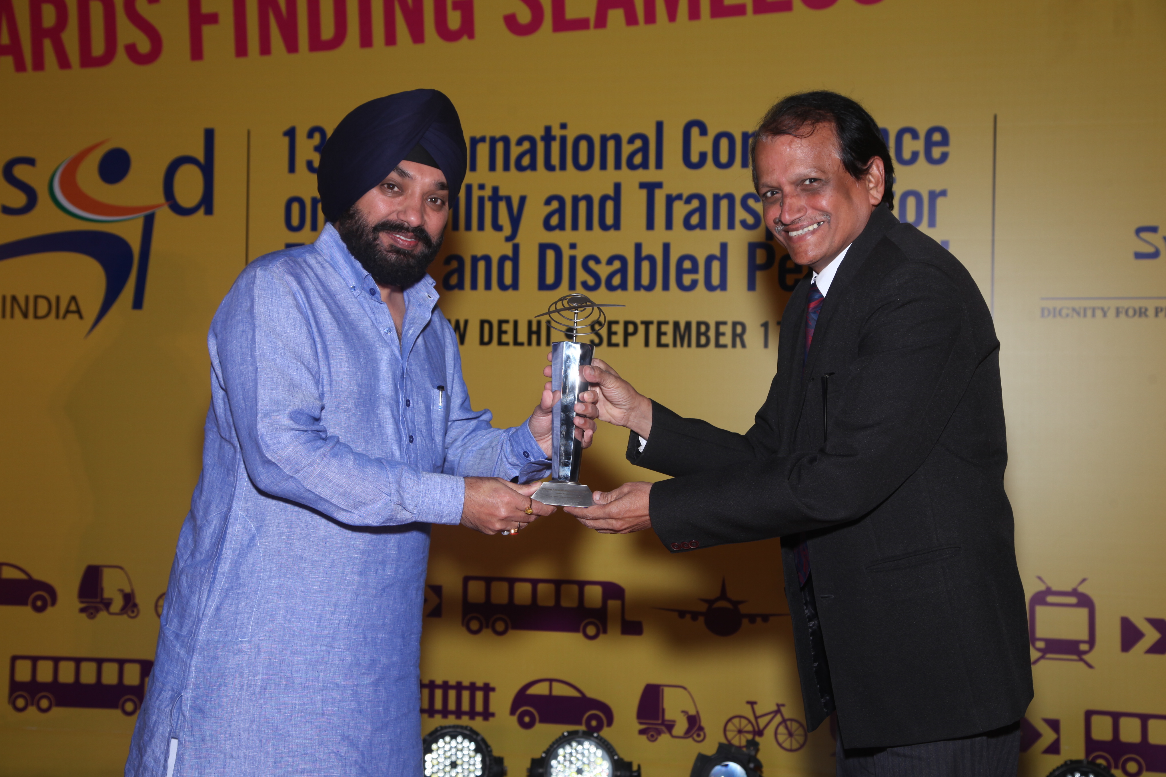 Picture of Mr. R. Hari receiving the award on behalf of The Lemon Tree Hotel Company at the hands of Sh. Aravinder Singh Lovely, the Hon'ble Minister for Urban Development, Govt. of Delhi